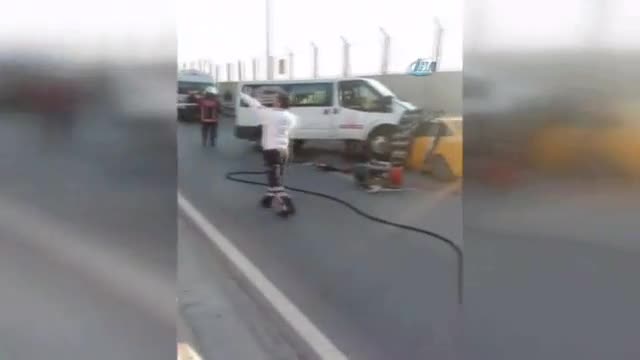 Minibüsle taksi çarpıştı: 2 ölü, 3 yaralı