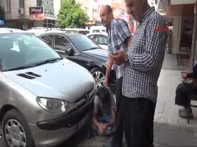 Hırsızı önce dövüp sonra polise teslim ettiler