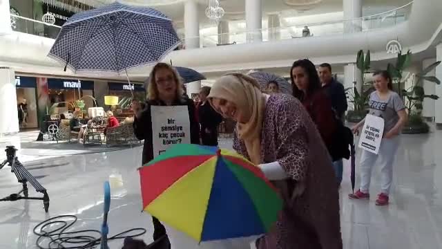Bursa'da şemsiyelerini yurtlardaki çocuklar için açtılar