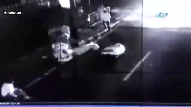 Minibüs yayaların arasına daldı: 1 ölü, 9 yaralı