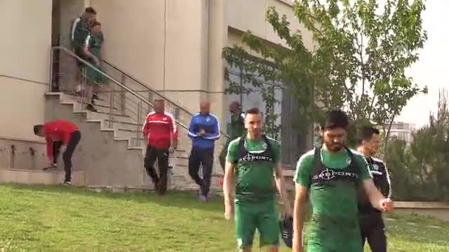 Bursaspor'un yeni teknik direktörü ilk antrenmana çıktı