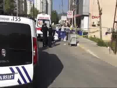 7 aylık karısını sokak ortasında öldürdü