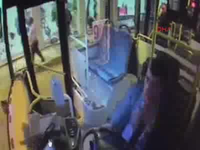 Halk otobüsü şoförünü bıçaklayan kadın: Sen benim kızımı nasıl taciz edersin