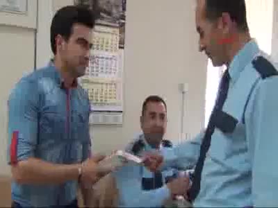 Bursa'da bulduğu parayı polise teslim etti