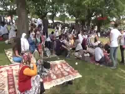 'Gönüllerinin Sultanı'nı bulmak için o sokağa koştular
