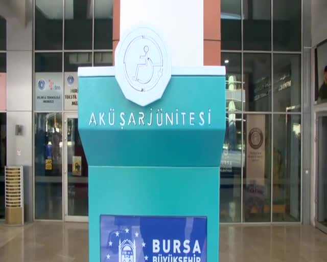 Bursa'da engelli vatandaşlar için akülü araç şarj üniteleri yerleştirildi
