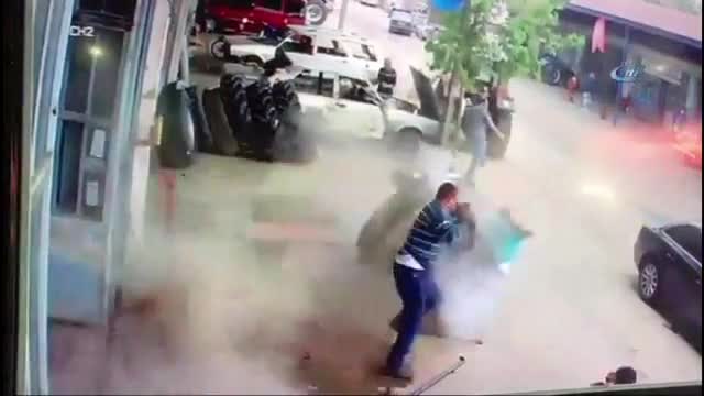 Lastik bomba gibi patladı