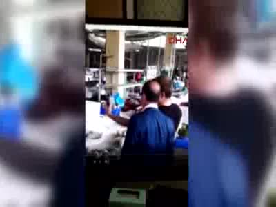 Selfie çekerken belediye başkanına saldırı