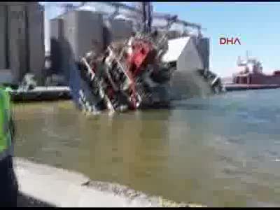 Bandırma'da gemi yan yattı! Yaralananlar var