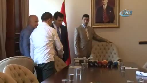 Bursa Valisi Küçük'ten tribün liderleriyle toplantı