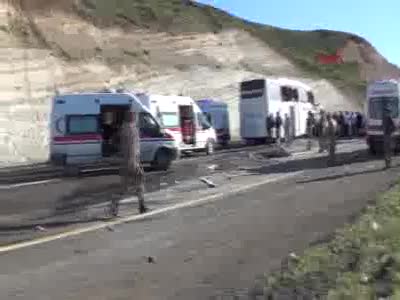 Yolcu otobüsü TIR ile çarpıştı! Ölü ve yaralılar var