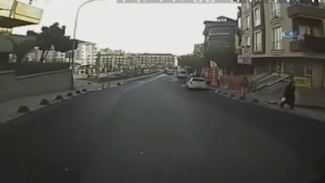 Dikkatsizliğinin kurbanı oluyordu
