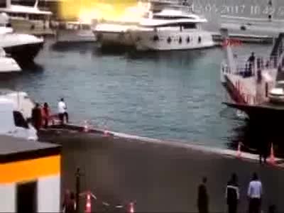 Arabalı vapur lüks yata böyle çarptı