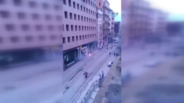 Final Four öncesi kavga! İstiklal Caddesi karıştı