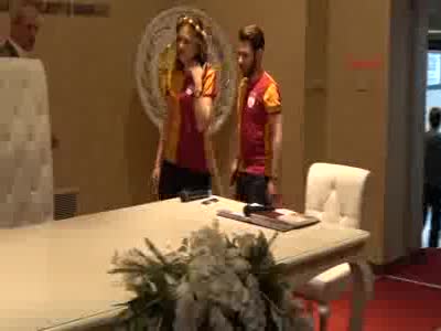 Bursa'da Galatasaray formasıyla nikah masasına oturdular