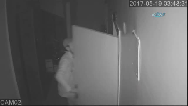 V maskeli hırsız kameraya takıldı