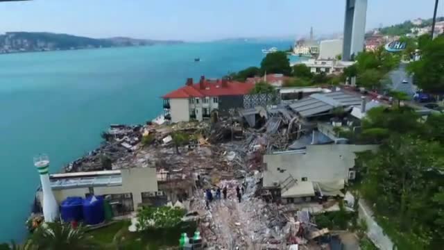 Yıkılan Reina havadan böyle görüntülendi