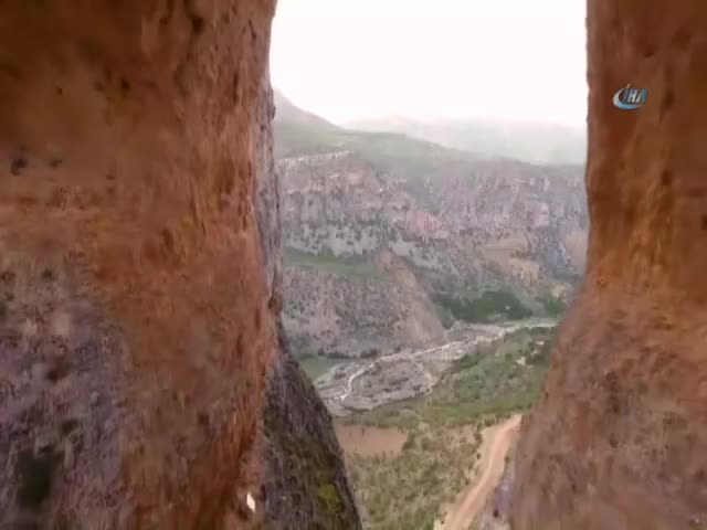 Metrelerce yüksekte amuda kalktı