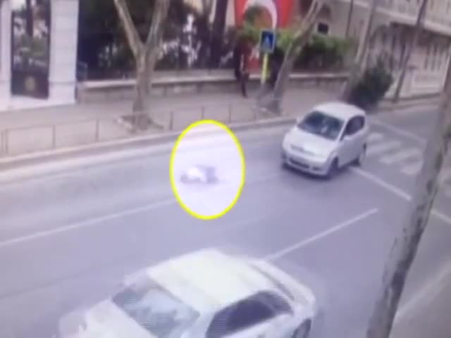 Dalgınlığının kurbanı oluyordu