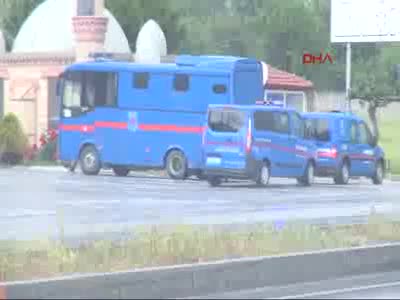 Bursa'dan yola çıkan cezaevi aracı kaza yaptı