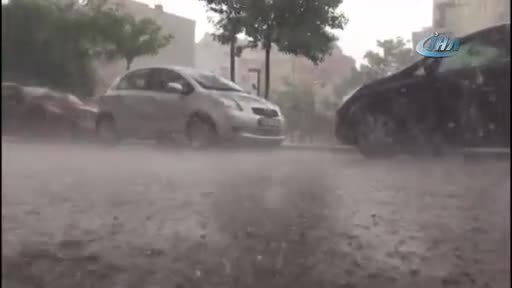 Bursa'da şiddetli yağmur ve dolu etkili oldu