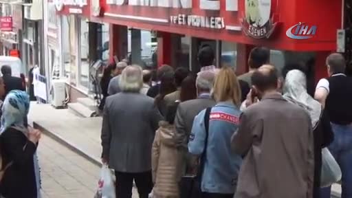 Bursa'da ucuz et izdihamı