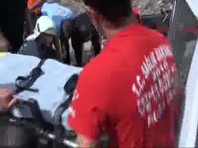 Otostopla bindiği otomobil kaza yaptı, sol eli koptu