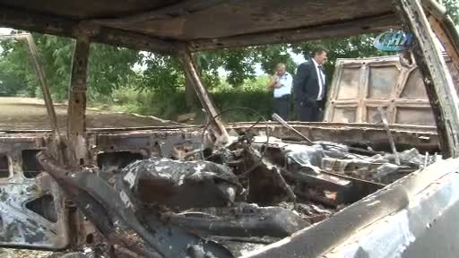 Çaldıkları otomobili Bursa'da tarlada ateşe verdiler