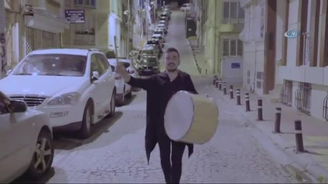 Davulcu kılığına giren sosyal medya fenomeni zabıtaya yakalandı