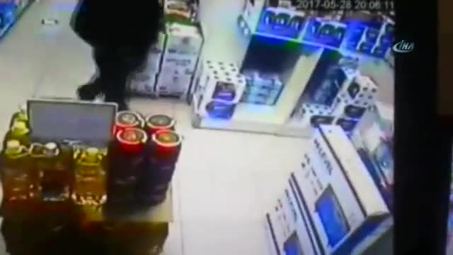 Çalıştığı marketin başka bir şubesini soydu