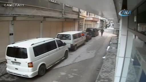 Park halindeki 22 aracın lastiği kesildi