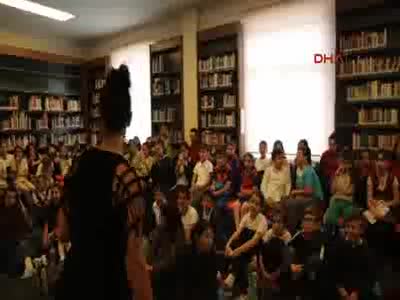 Şevval Sam Bursa'da çocuklara Orhan Kemal öyküleri okudu