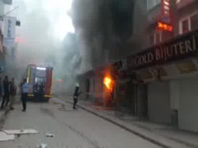 Bursa'da Reyhan Çarşısı'nda yangın