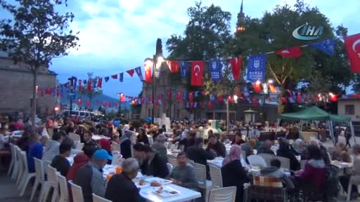 Bursa'da Ramazan'ın bereketi Emir Sultan'da yaşanıyor