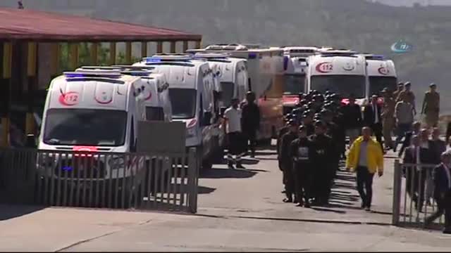 Düşen helikopterdeki şehit askerler için tören
