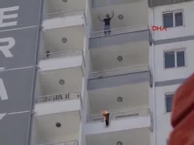 Ne bulduysa 14'üncü kattan attı