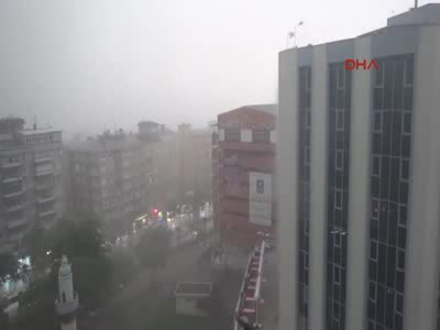 Bursa'yı sel ve şiddetli fırtına vurdu