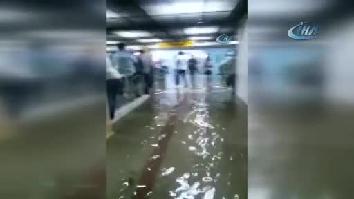 Bursa'da sel felaketi: Metroyu su bastı, sürücüler zor anlar yaşadı