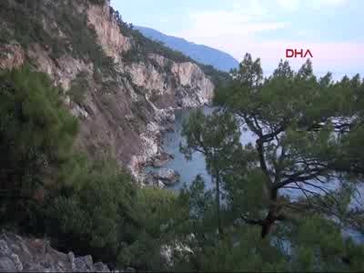 Kayalıklara düşen üniversiteli 8 saatte kurtarıldı