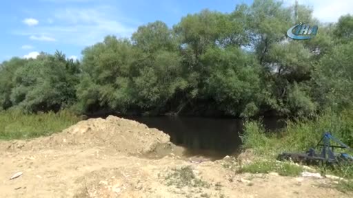 Bursa'da binlerce dönüm arazinin sulandığı dere kirli akmaya başladı