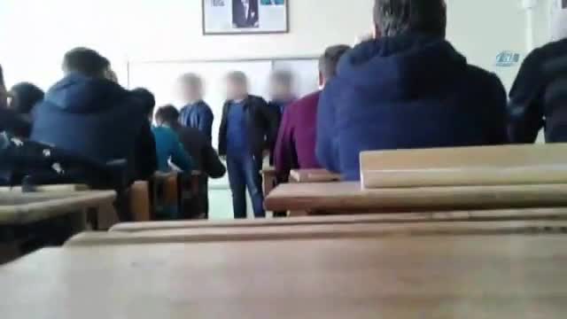 Lisede öğretmen dayağı kamerada!