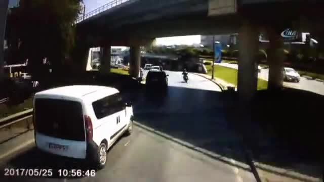 Yola savrulan motosikletli kamerada