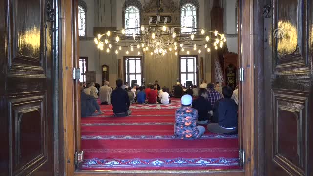 Bursa'nın tarihi camilerinde mukabele geleneği yaşatılıyor