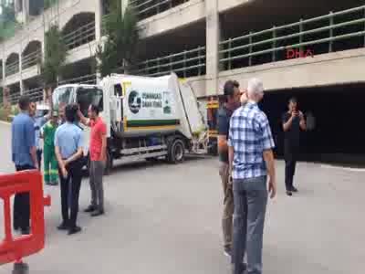 Bursa'da otelin ek inşaatında çürümüş erkek cesedi bulundu
