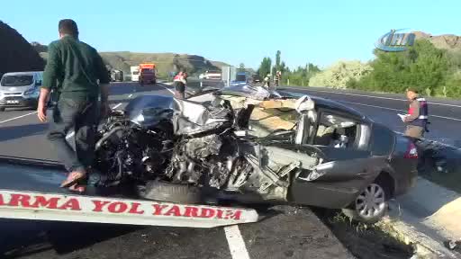 Otomobil TIR'la çarpıştı! 1 ölü, 2 yaralı