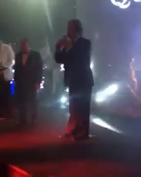 Orhan Gencebay'a ödül töreninde büyük şok!