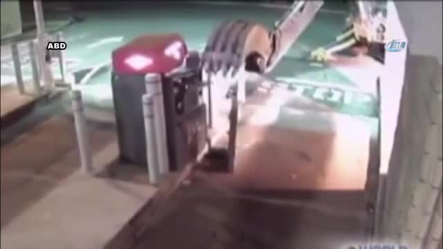 Çaldığı iş makinesiyle ATM'yi soymak istedi