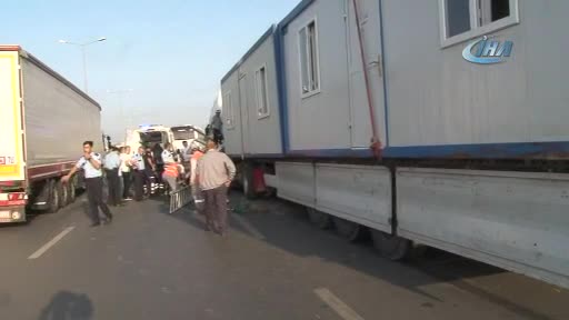 Rus turistleri taşıyan otobüsle TIR çarpıştı: 6 yaralı