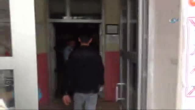 LYS'ye geç kalınca gözyaşları içinde sınav belgesini çöpe attı