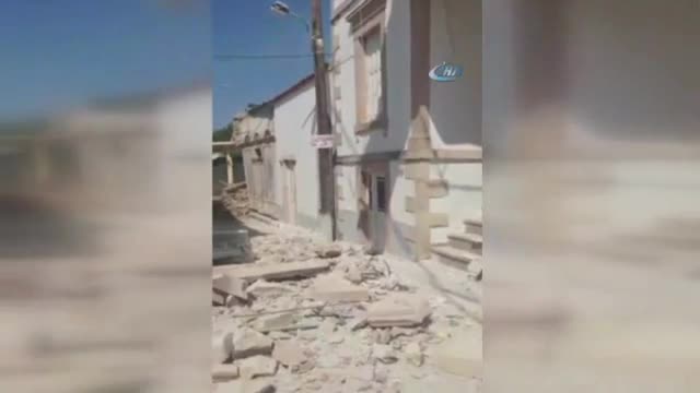 Deprem Yunanistan'da da hissedildi: Bazı binalar yıkıldı